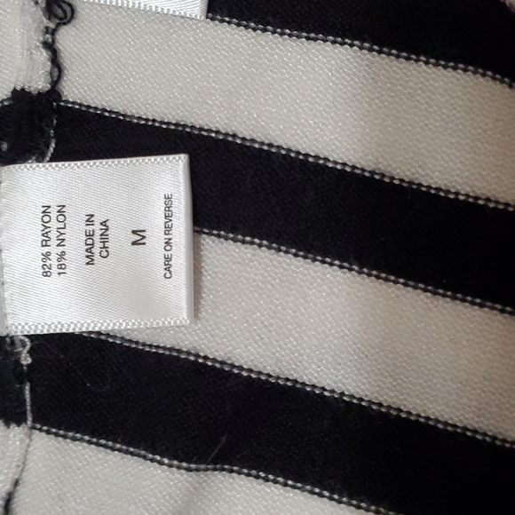 NEW YORK &COMPANY long sleeve sweater blouse - Picture 7 of 9